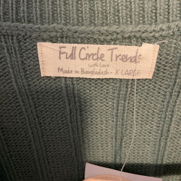 green sweater vest - Picture 3 of 3